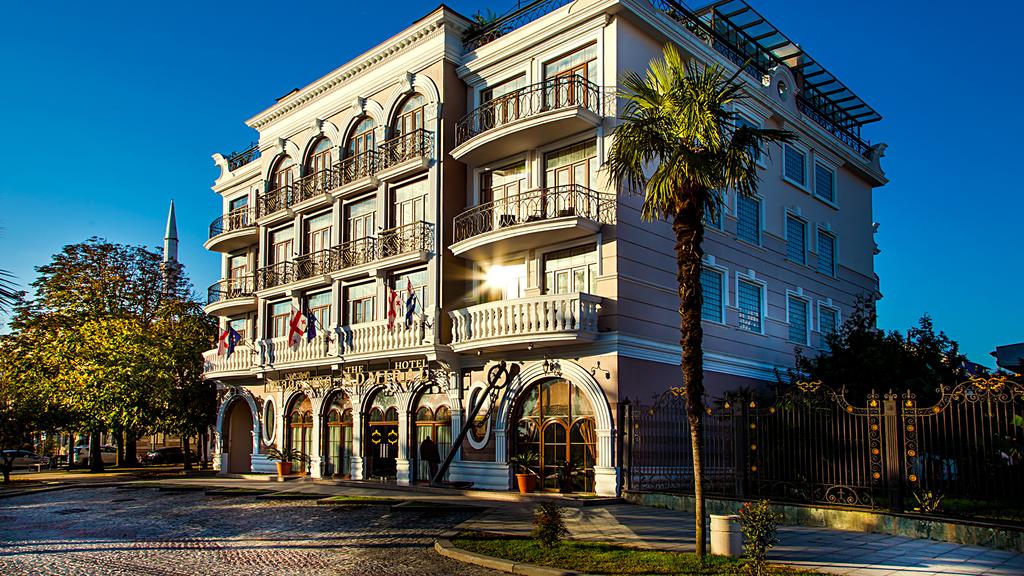  THE ADMIRAL HOTEL 4*