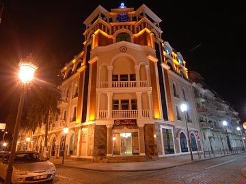 WORLD PALACE 4 *