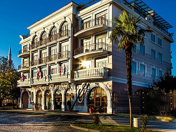  THE ADMIRAL HOTEL 4*