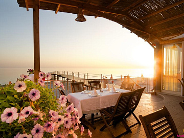 ARAGOSTA HOTEL & RESTAURANT 4*