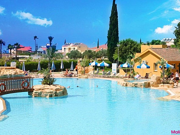 MAKRONISOS HOLIDAY VILLAGE