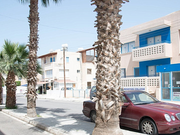 PAPHIESSA HOTEL AND HOTEL APTS 