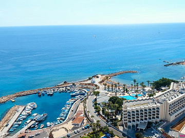 THE GOLDEN COAST BEACH HOTEL
