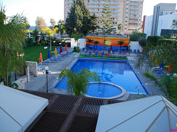THE CARAVEL HOTEL 